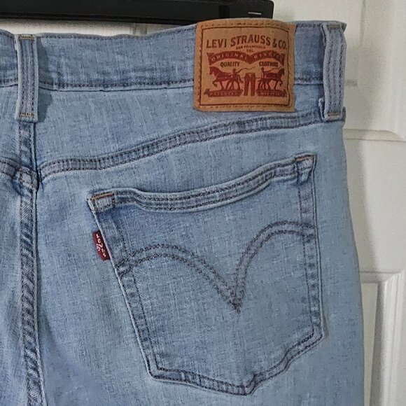 Levi's Boyfriend Mid Rise Women's Jeans - Picture 7 of 11